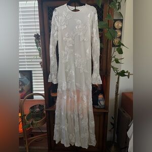 Elegant White Floral Long Sleeve Dress